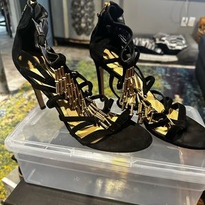 Used Brian Atwood Black Women’s Sandal. Used and wormed 3x.